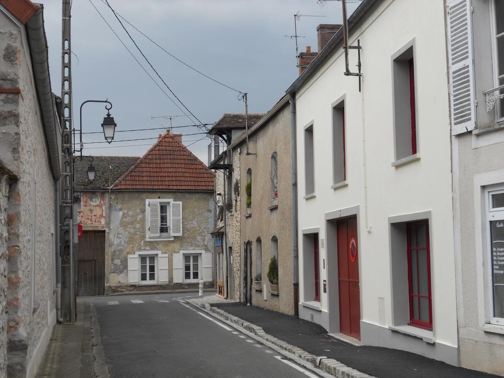 Le Nid D'Hirondelles Panzió Perthes-en-Gatinais Kültér fotó